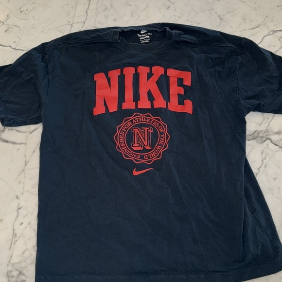 Nike - Sportswear Essentials Oversized T-Shirt - Picture 5 of 6